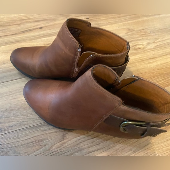 Clark’s ankle booties - Picture 2 of 11